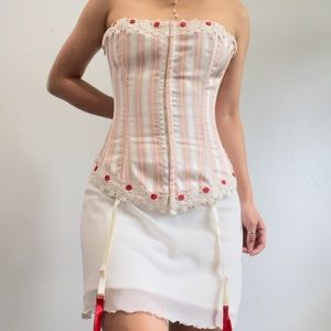 ❌ SOLD ELSEWHERE ‼️ Rare vintage lace and roses corset